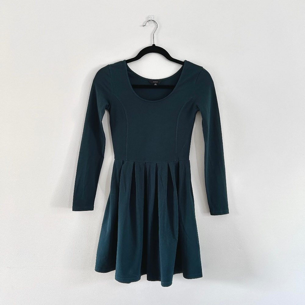 Aritzia Talula Mini Dress Long Sleeve Dark Green Pleated Skirt Size XS